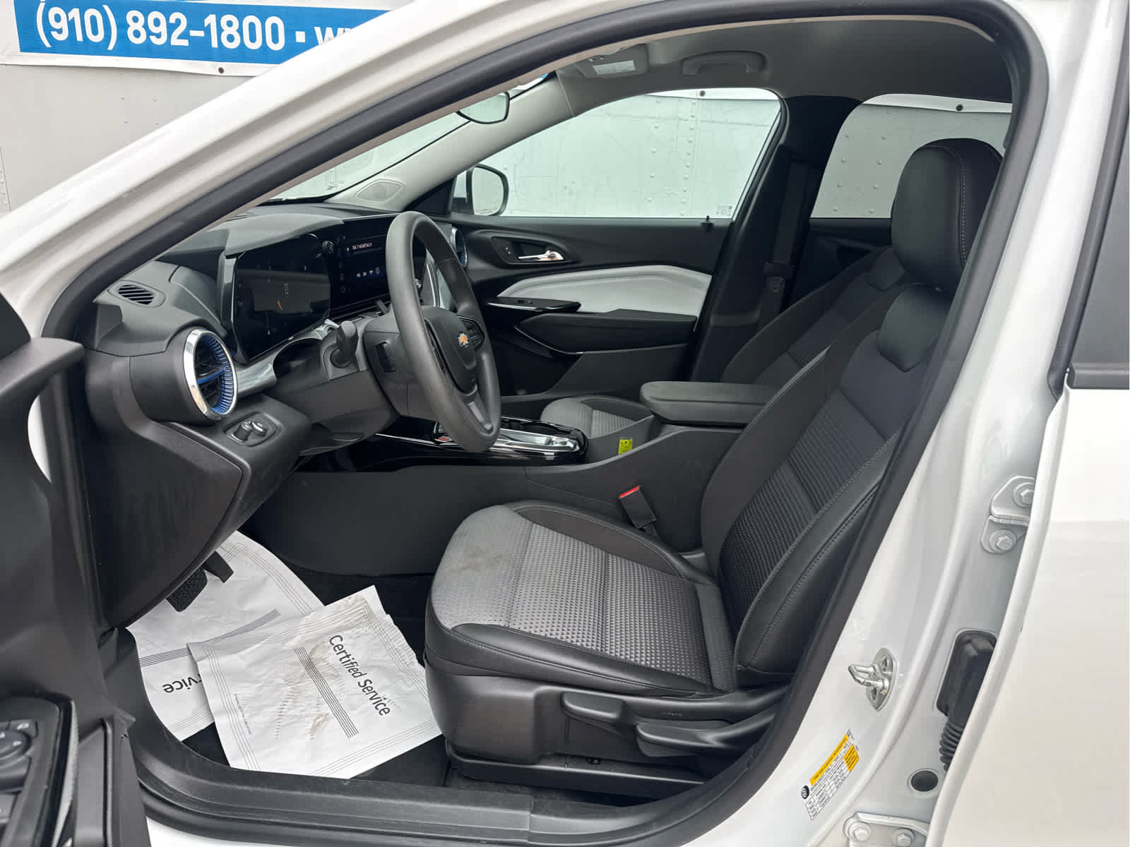 Used 2025 Chevrolet Trax LT FWD image 21