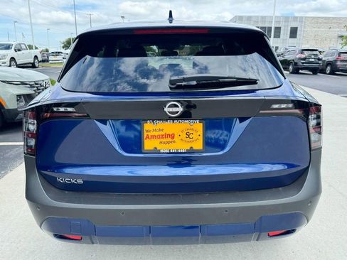 Used 2025 Nissan Kicks SV image 4