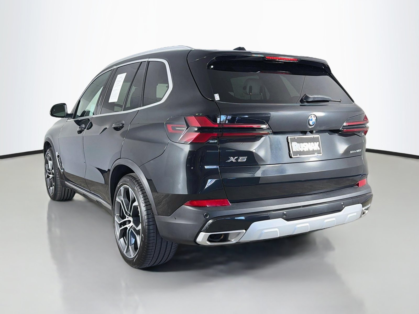 Certified 2025 BMW X5 sDrive40i w/ Parking Assistance Package RWD image 5