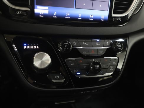 Used 2025 Chrysler Pacifica Select FWD image 26