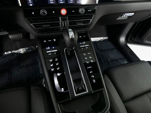 New 2026 Porsche Macan AWD/4WD image 27