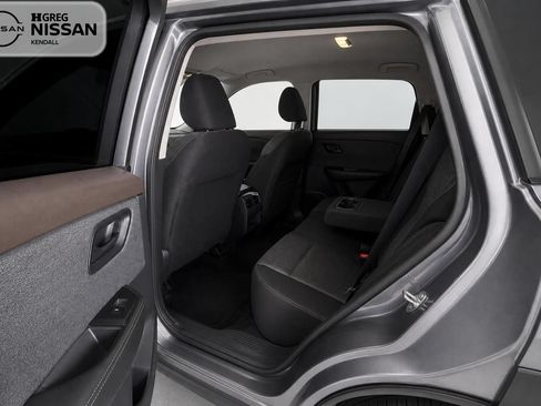 Used 2021 Nissan Rogue S FWD image 11