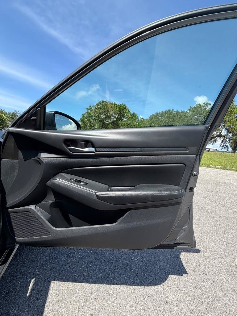 Used 2025 Nissan Altima 2.5 SV FWD image 13