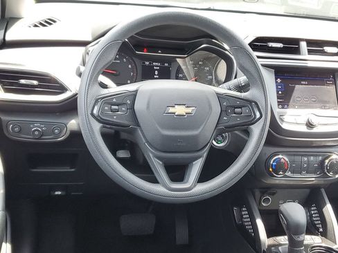 Used 2023 Chevrolet TrailBlazer LT FWD image 12