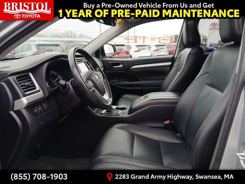 Used 2017 Toyota Highlander XLE w/ Carpet Mat Package image 17