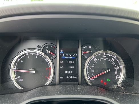 Used 2022 Toyota 4Runner Limited AWD/4WD image 13