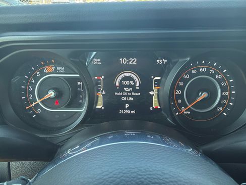 Used 2025 Jeep Wrangler Unlimited Sahara AWD/4WD image 38