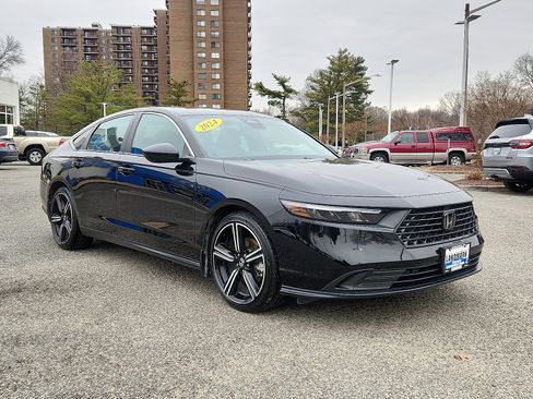 Used 2024 Honda Accord Sport image 3