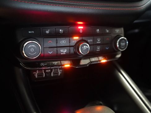Used 2024 Dodge Durango GT RWD image 37