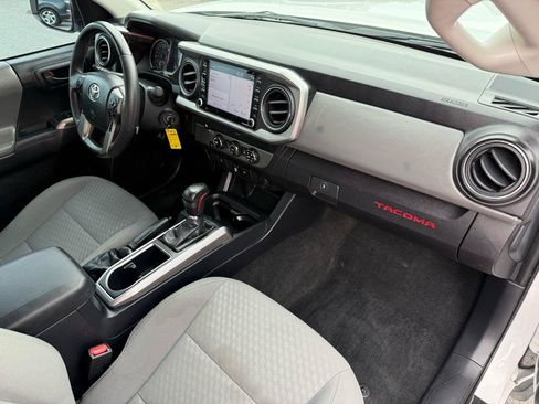 Used 2020 Toyota Tacoma SR5 RWD image 18