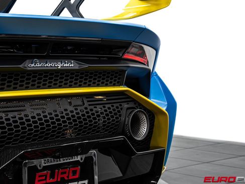 Used 2022 Lamborghini Huracan STO RWD image 24