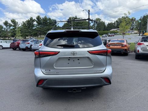 Used 2020 Toyota Highlander XLE image 7