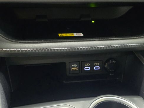 Used 2023 Toyota Highlander XLE FWD image 29