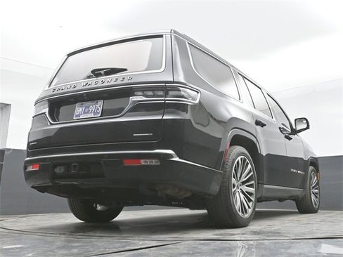 Used 2022 Jeep Grand Wagoneer Series III image 35