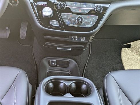 New 2025 Chrysler Voyager LX image 18