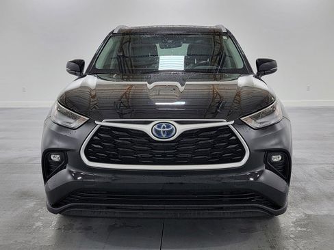 Used 2023 Toyota Highlander XLE AWD/4WD image 3
