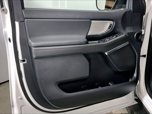 Used 2025 Ford Expedition Active image 18