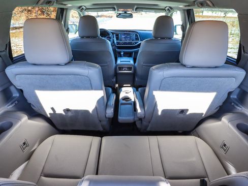 Used 2016 Toyota Highlander Limited image 43