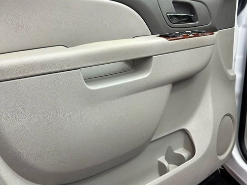 Used 2011 Chevrolet Avalanche LT image 9