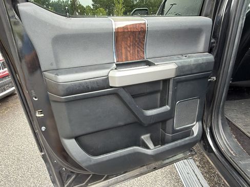Used 2015 Ford F150 Platinum w/ Equipment Group 701A Luxury AWD/4WD image 23