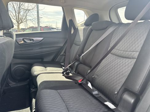 Used 2020 Nissan Rogue SV image 16