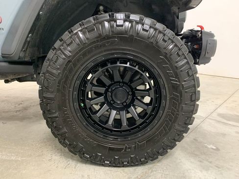 Used 2024 Jeep Gladiator Rubicon w/ Safety Group image 13