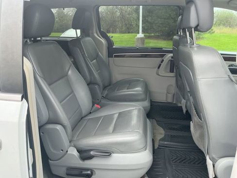 Used 2014 Volkswagen Routan SEL Premium FWD image 33