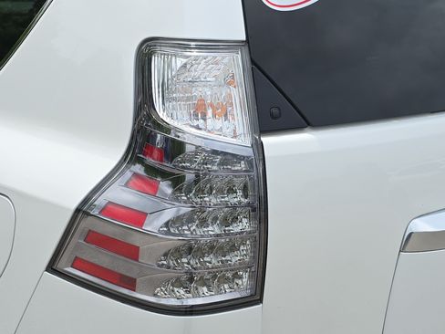 Used 2022 Lexus GX 460 Luxury w/ Accessory Package AWD/4WD image 33