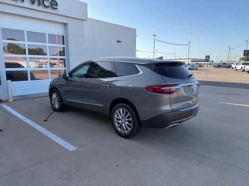 Used 2019 Buick Enclave Premium w/ Experience Buick Package FWD image 5