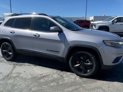 Used 2021 Jeep Cherokee Latitude Plus AWD/4WD image 2