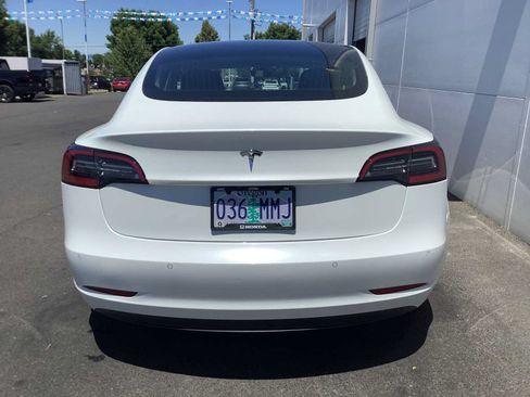 Used 2020 Tesla Model 3 Standard Range Plus RWD image 5