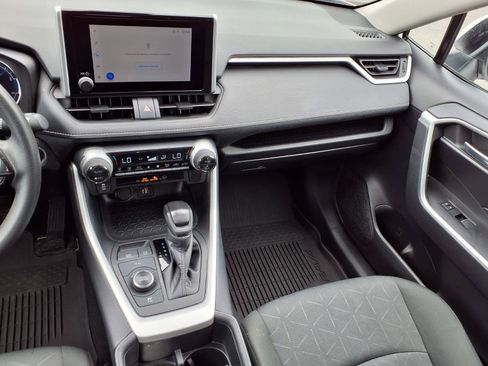 Used 2024 Toyota RAV4 XLE AWD/4WD image 4