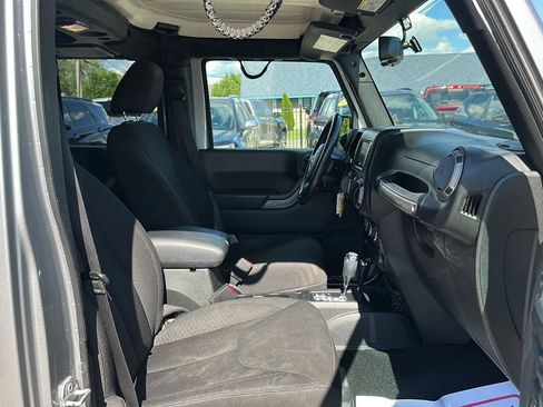 Used 2017 Jeep Wrangler Unlimited Sport w/ Quick Order Package 24S AWD/4WD image 18