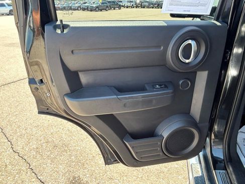 Used 2011 Dodge Nitro Heat w/ Chrome Accents Group AWD/4WD image 13