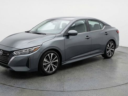 Used 2025 Nissan Sentra SV image 3