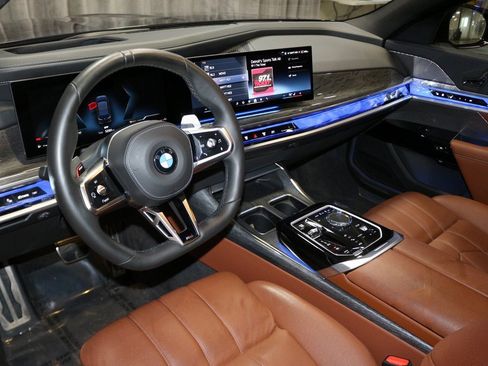 Used 2023 BMW 760i xDrive image 13