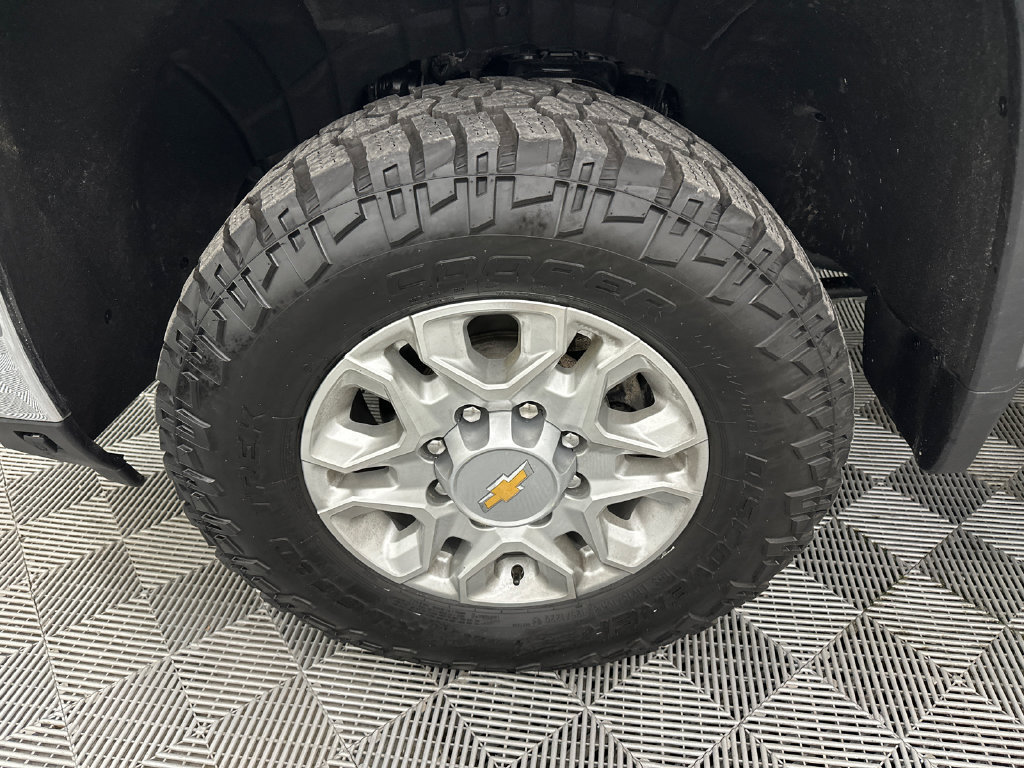 Used 2025 Chevrolet Silverado 2500 LT AWD/4WD image 12
