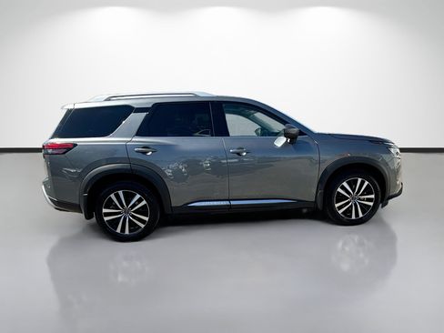 Used 2025 Nissan Pathfinder Platinum FWD image 6