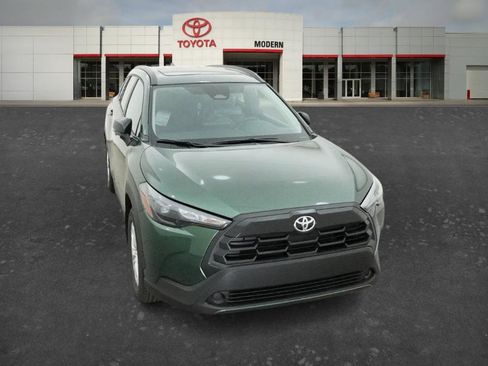 New 2026 Toyota Corolla Cross LE w/ Moonroof Package FWD image 5