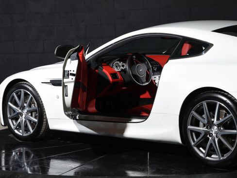 Used 2013 Aston Martin V8 Vantage Coupe image 12