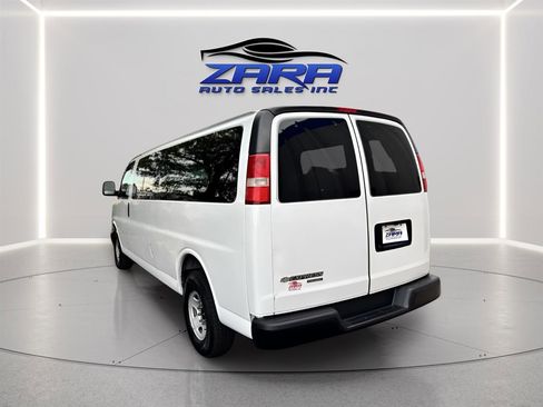 Used 2016 Chevrolet Express 3500 LT w/ LT Preferred Equipment Group RWD image 4