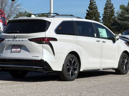 New 2026 Toyota Sienna Platinum image 5