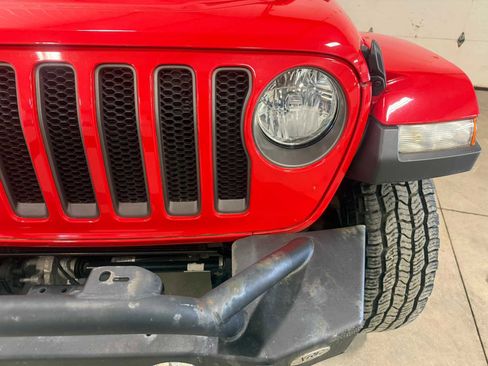 Used 2022 Jeep Wrangler Rubicon w/ Cold Weather Group AWD/4WD image 5