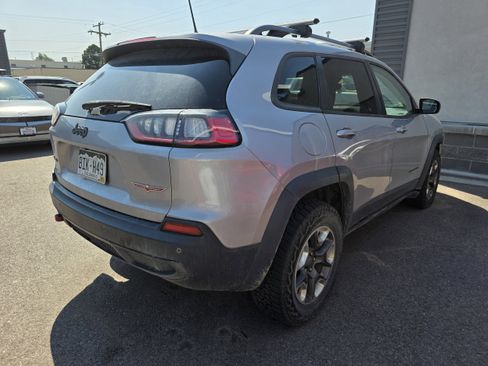 Used 2019 Jeep Cherokee Trailhawk image 4