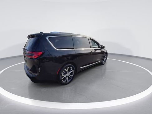 New 2026 Chrysler Pacifica Pinnacle FWD image 8