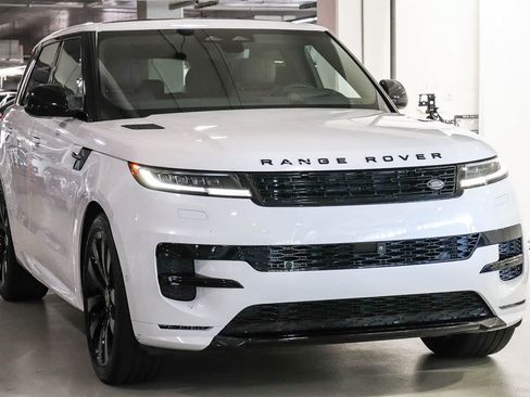 Used 2025 Land Rover Range Rover Sport Dynamic SE AWD/4WD image 5