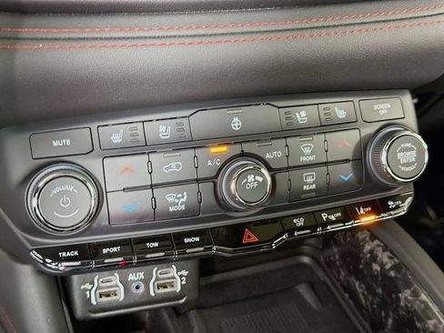 Used 2023 Dodge Durango R/T w/ Tow 'N Go Group AWD/4WD image 17