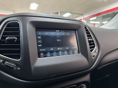 Used 2019 Jeep Compass Latitude w/ Cold Weather Group image 20