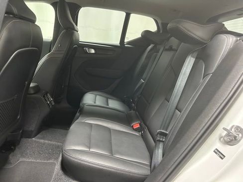Used 2025 Volvo XC40 B5 Core image 11