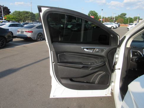 Used 2021 Ford Edge Titanium w/ Equipment Group 301A FWD image 11